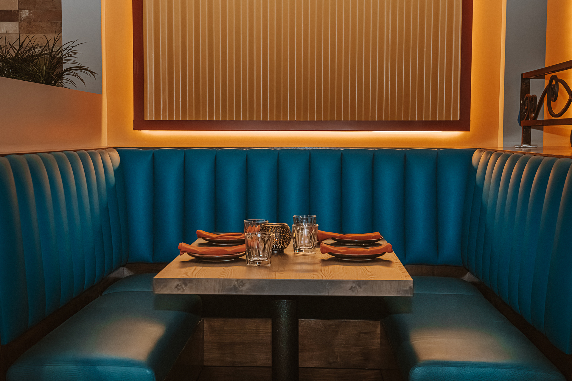 Descanso LA audio dining area